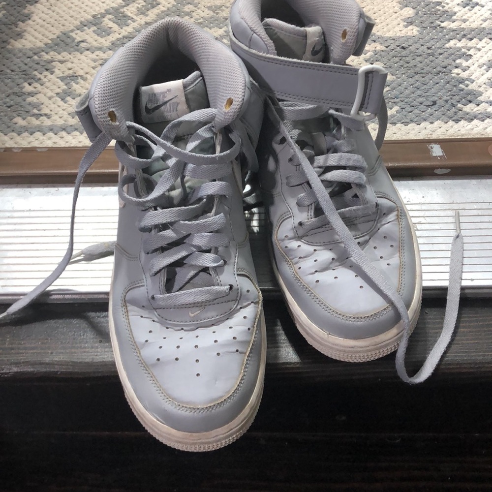 Sneakers - Picture 2 of 5